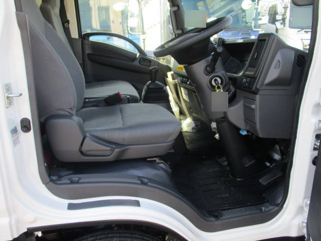 いすゞエルフアルミバン小型（2t・3t）[写真22]