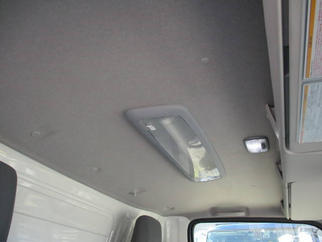 いすゞエルフアルミバン小型（2t・3t）[写真25]