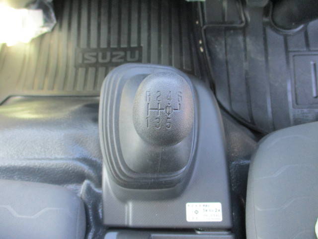 いすゞエルフアルミバン小型（2t・3t）[写真28]