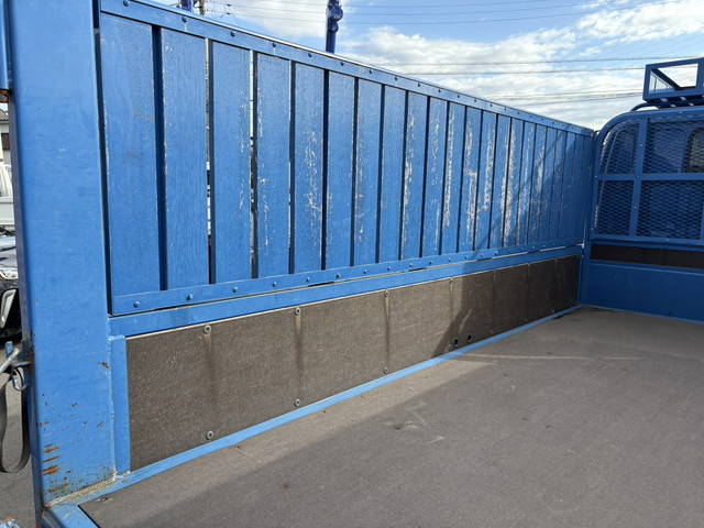 日野デュトロ平ボディ小型（2t・3t）[写真12]