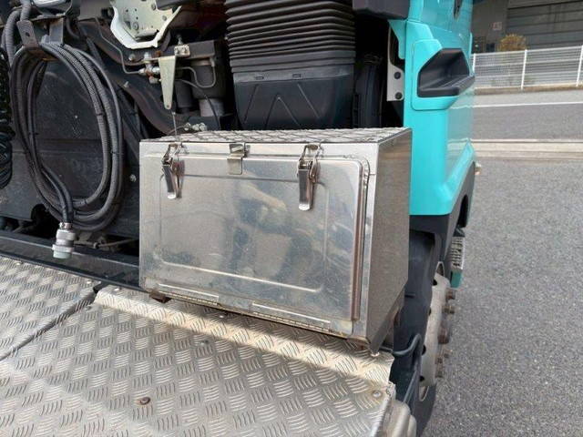 いすゞギガトレーラーヘッド（トラクターヘッド）大型（10t）[写真12]