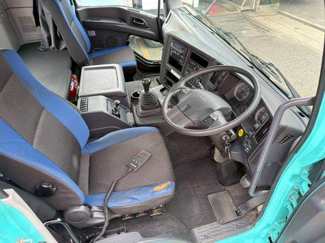 いすゞギガトレーラーヘッド（トラクターヘッド）大型（10t）[写真23]