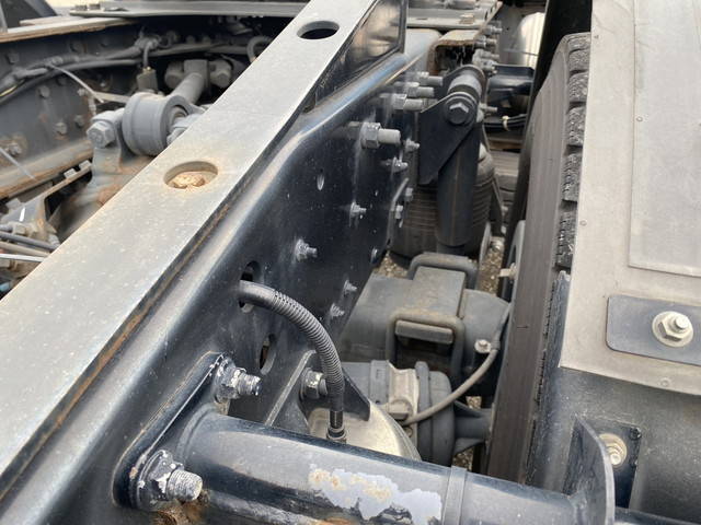 UDトラックスクオントレーラーヘッド（トラクターヘッド）大型（10t）[写真14]