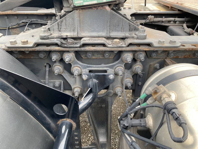 UDトラックスクオントレーラーヘッド（トラクターヘッド）大型（10t）[写真15]