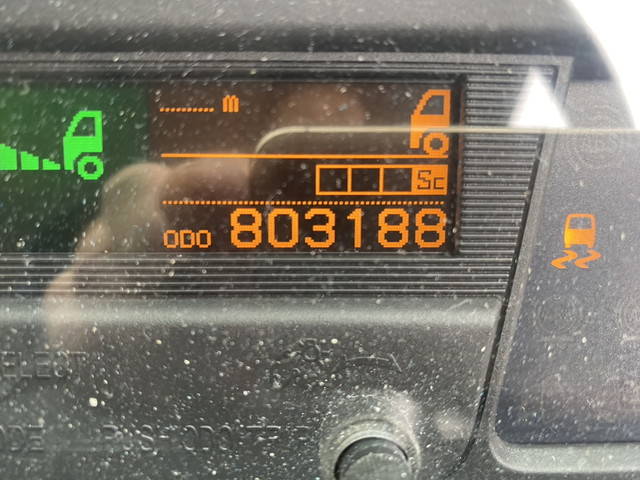 UDトラックスクオントレーラーヘッド（トラクターヘッド）大型（10t）[写真19]