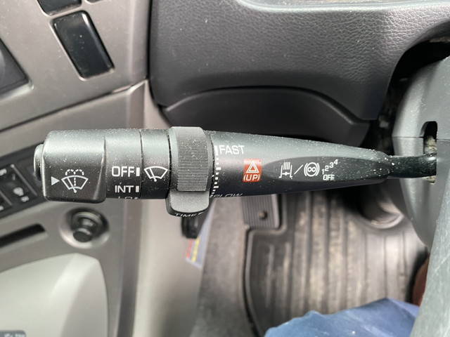 UDトラックスクオントレーラーヘッド（トラクターヘッド）大型（10t）[写真23]