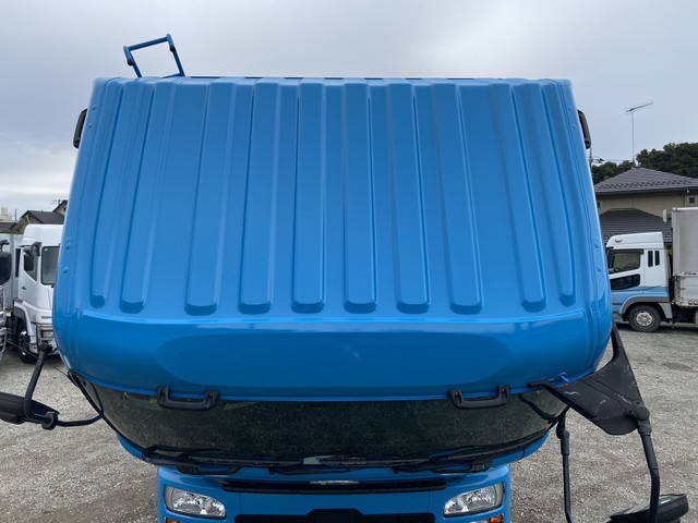 UDトラックスクオントレーラーヘッド（トラクターヘッド）大型（10t）[写真28]