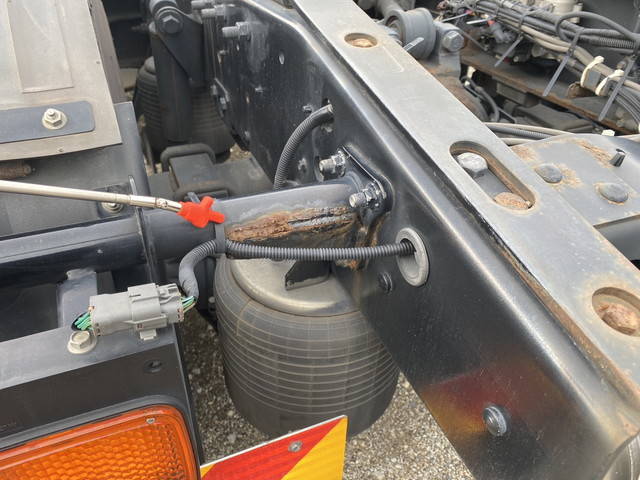 UDトラックスクオントレーラーヘッド（トラクターヘッド）大型（10t）[写真33]