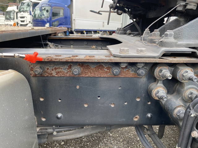 UDトラックスクオントレーラーヘッド（トラクターヘッド）大型（10t）[写真34]