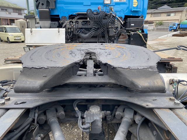 UDトラックスクオントレーラーヘッド（トラクターヘッド）大型（10t）[写真08]