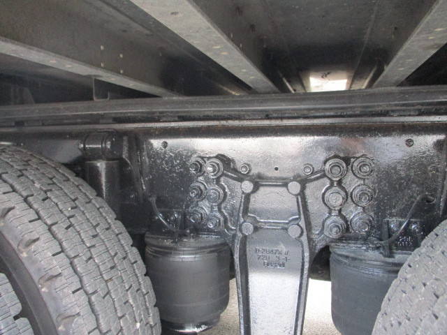 いすゞギガアルミウイング大型（10t）[写真11]