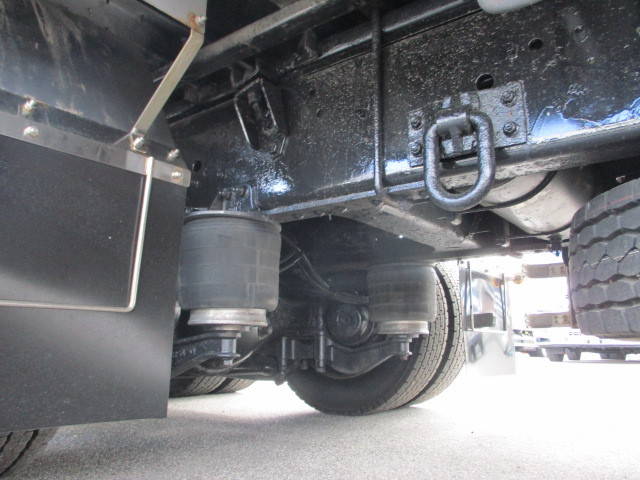 いすゞギガアルミウイング大型（10t）[写真13]