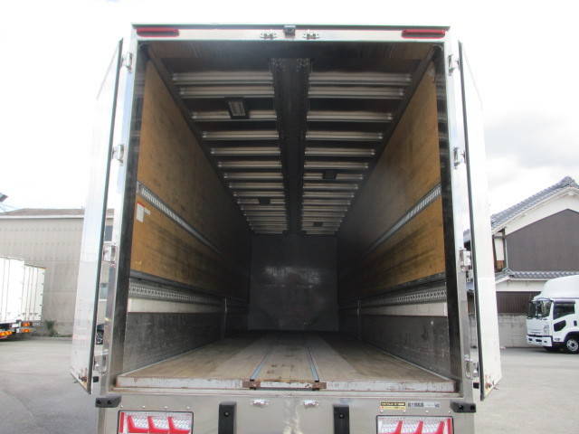 いすゞギガアルミウイング大型（10t）[写真16]