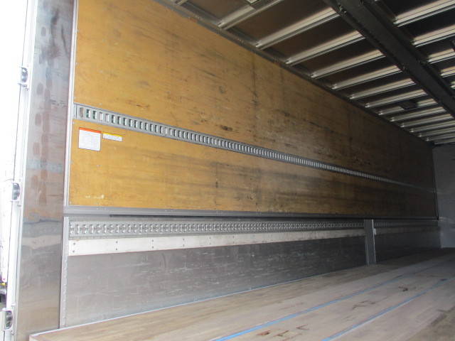 いすゞギガアルミウイング大型（10t）[写真19]