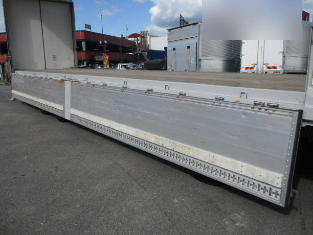 いすゞギガアルミウイング大型（10t）[写真21]