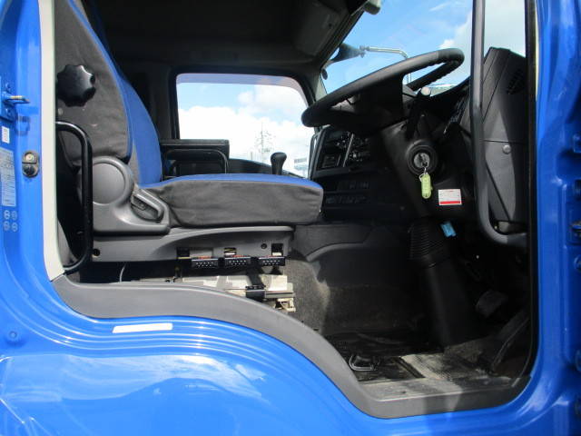 いすゞギガアルミウイング大型（10t）[写真23]