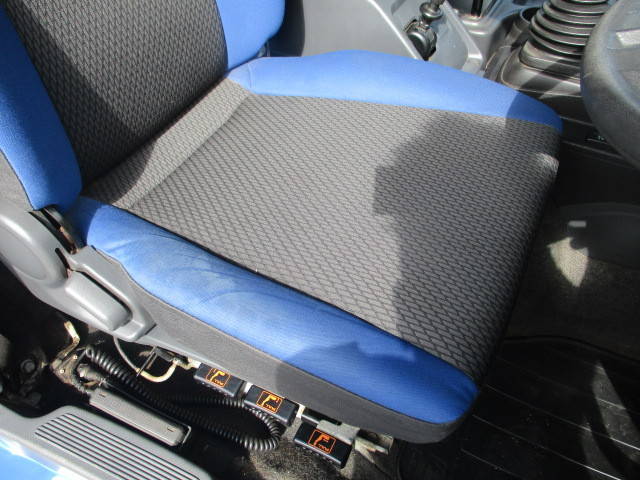 いすゞギガアルミウイング大型（10t）[写真25]