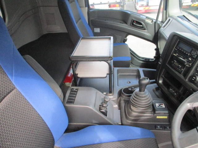 いすゞギガアルミウイング大型（10t）[写真27]