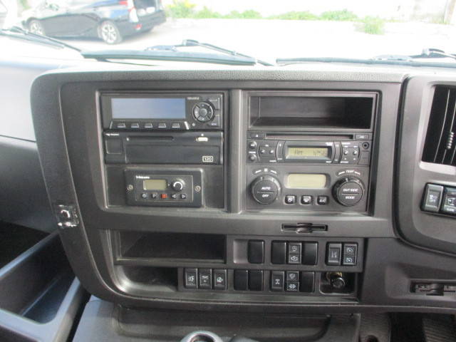 いすゞギガアルミウイング大型（10t）[写真28]