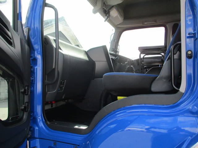 いすゞギガアルミウイング大型（10t）[写真35]