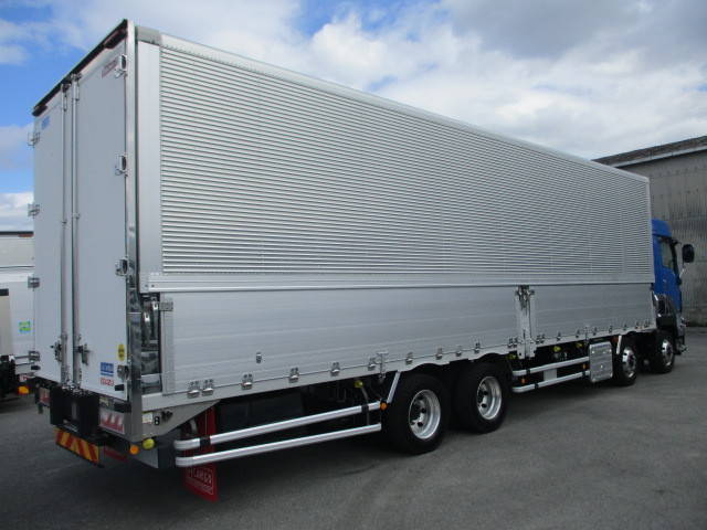 いすゞギガアルミウイング大型（10t）[写真04]