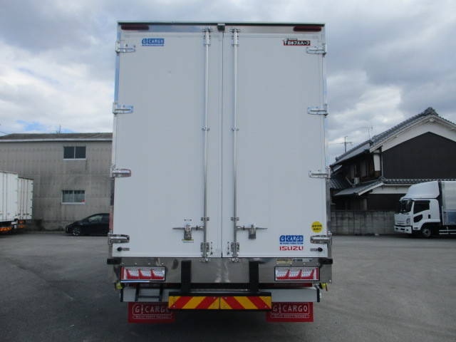 いすゞギガアルミウイング大型（10t）[写真06]