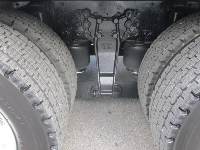 いすゞギガアルミウイング大型（10t）[写真08]