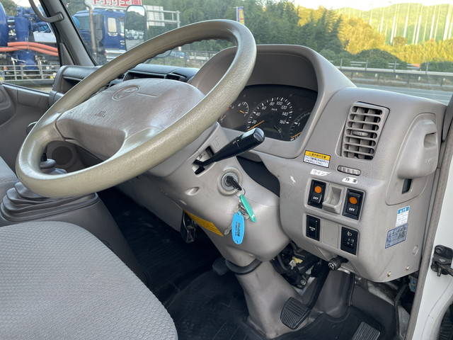 トヨタトヨエースアルミウイング小型（2t・3t）[写真36]