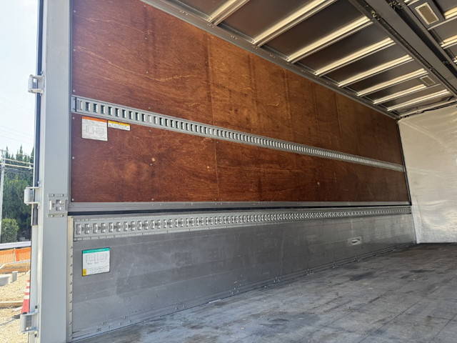 いすゞフォワードアルミウイング中型（4t）[写真10]