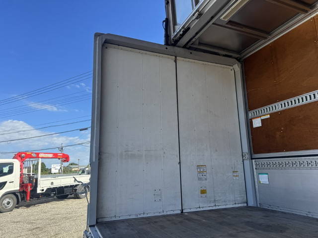 いすゞフォワードアルミウイング中型（4t）[写真14]