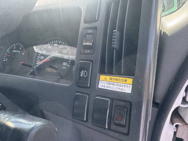 いすゞフォワードアルミウイング中型（4t）[写真17]