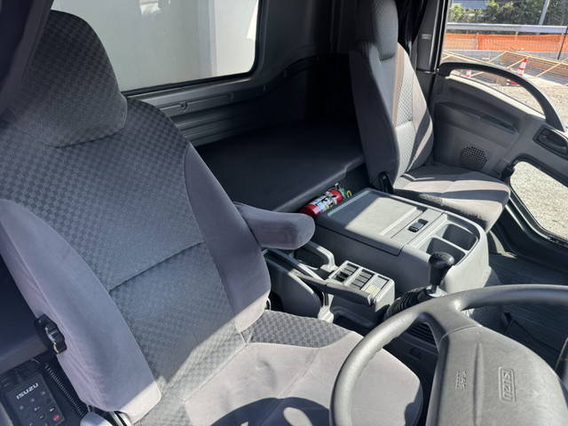 いすゞフォワードアルミウイング中型（4t）[写真18]