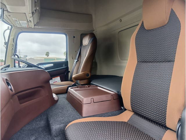 日野プロフィアコンテナ専用車大型（10t）[写真20]