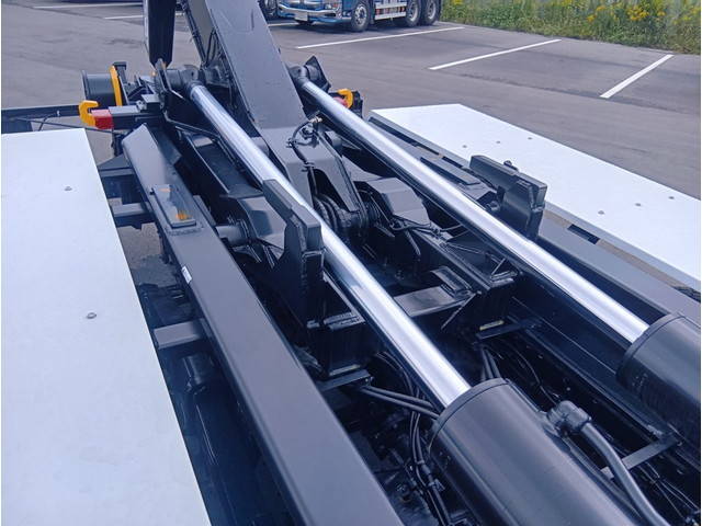 日野プロフィアコンテナ専用車大型（10t）[写真08]