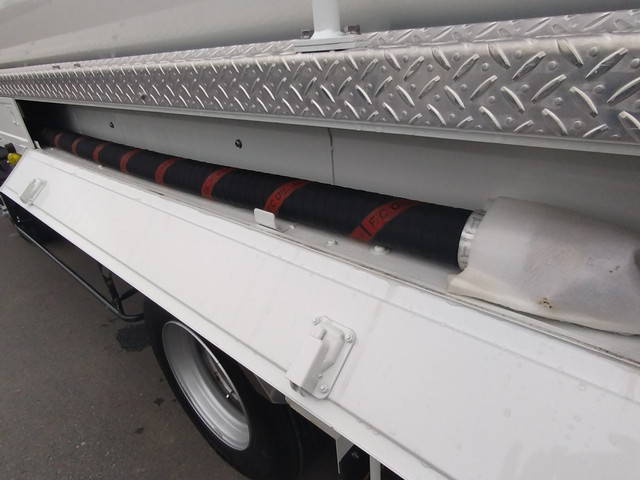 三菱ふそうキャンタータンク車（タンクローリー）小型（2t・3t）[写真11]