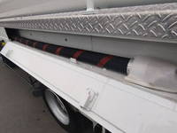 三菱ふそうキャンタータンク車（タンクローリー）小型（2t・3t）[写真12]