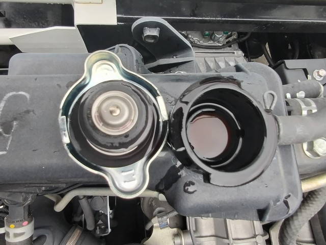 三菱ふそうキャンタータンク車（タンクローリー）小型（2t・3t）[写真14]