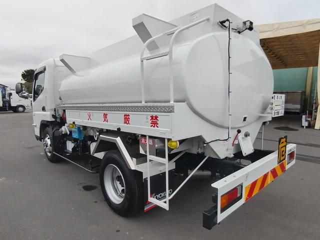 三菱ふそうキャンタータンク車（タンクローリー）小型（2t・3t）[写真02]