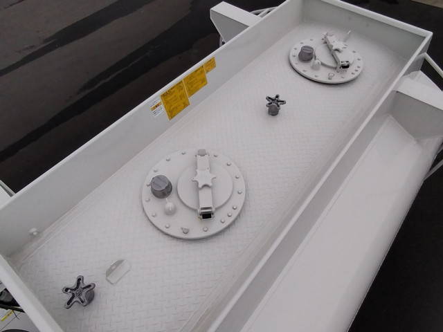 三菱ふそうキャンタータンク車（タンクローリー）小型（2t・3t）[写真07]