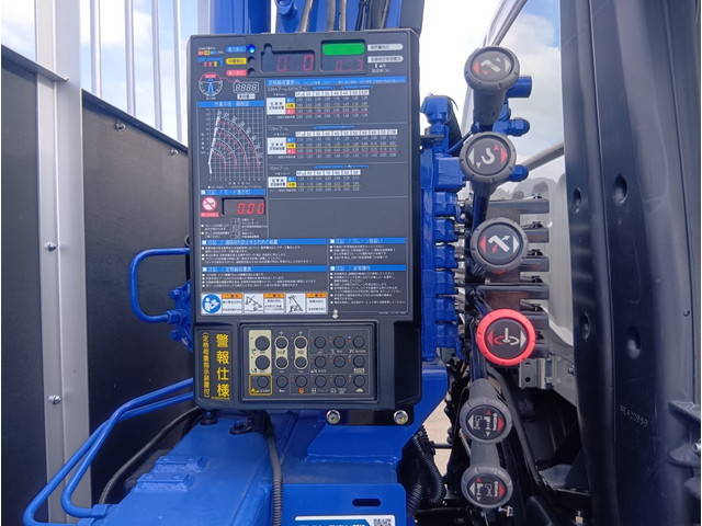 三菱ふそうファイタークレーン4段増トン（6t・8t）[写真09]