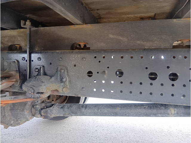 いすゞフォワード平ボディ中型（4t）[写真15]