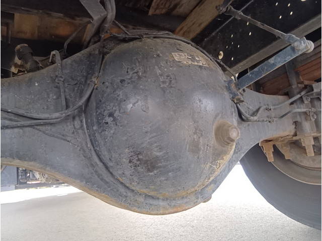 いすゞフォワード平ボディ中型（4t）[写真18]