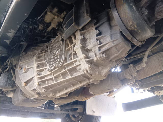 いすゞフォワード平ボディ中型（4t）[写真19]