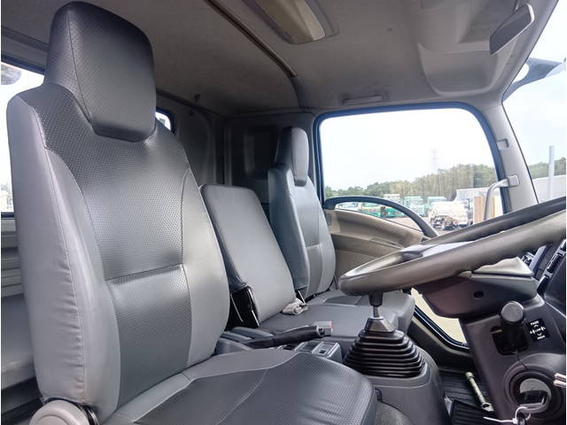 いすゞフォワード平ボディ中型（4t）[写真20]