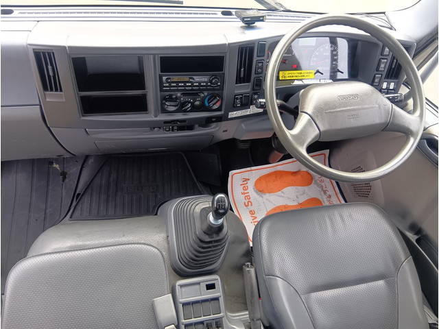 いすゞフォワード平ボディ中型（4t）[写真22]