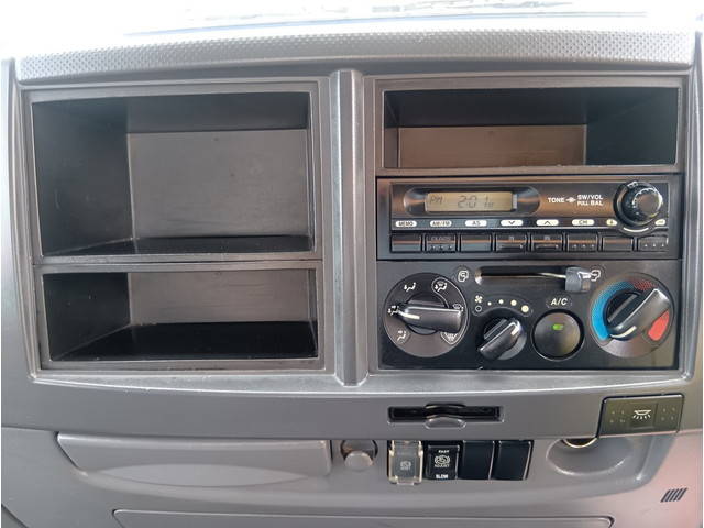 いすゞフォワード平ボディ中型（4t）[写真25]