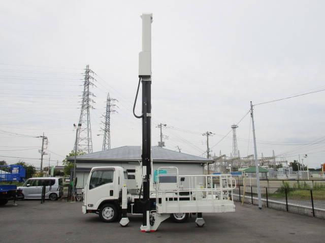 いすゞエルフ高所作業車小型（2t・3t）[写真16]