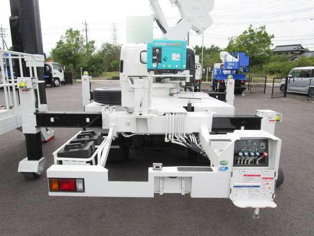いすゞエルフ高所作業車小型（2t・3t）[写真17]