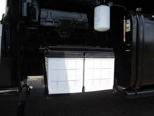 いすゞエルフ高所作業車小型（2t・3t）[写真35]