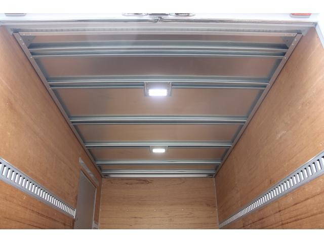 いすゞエルフパネルバン小型（2t・3t）[写真16]